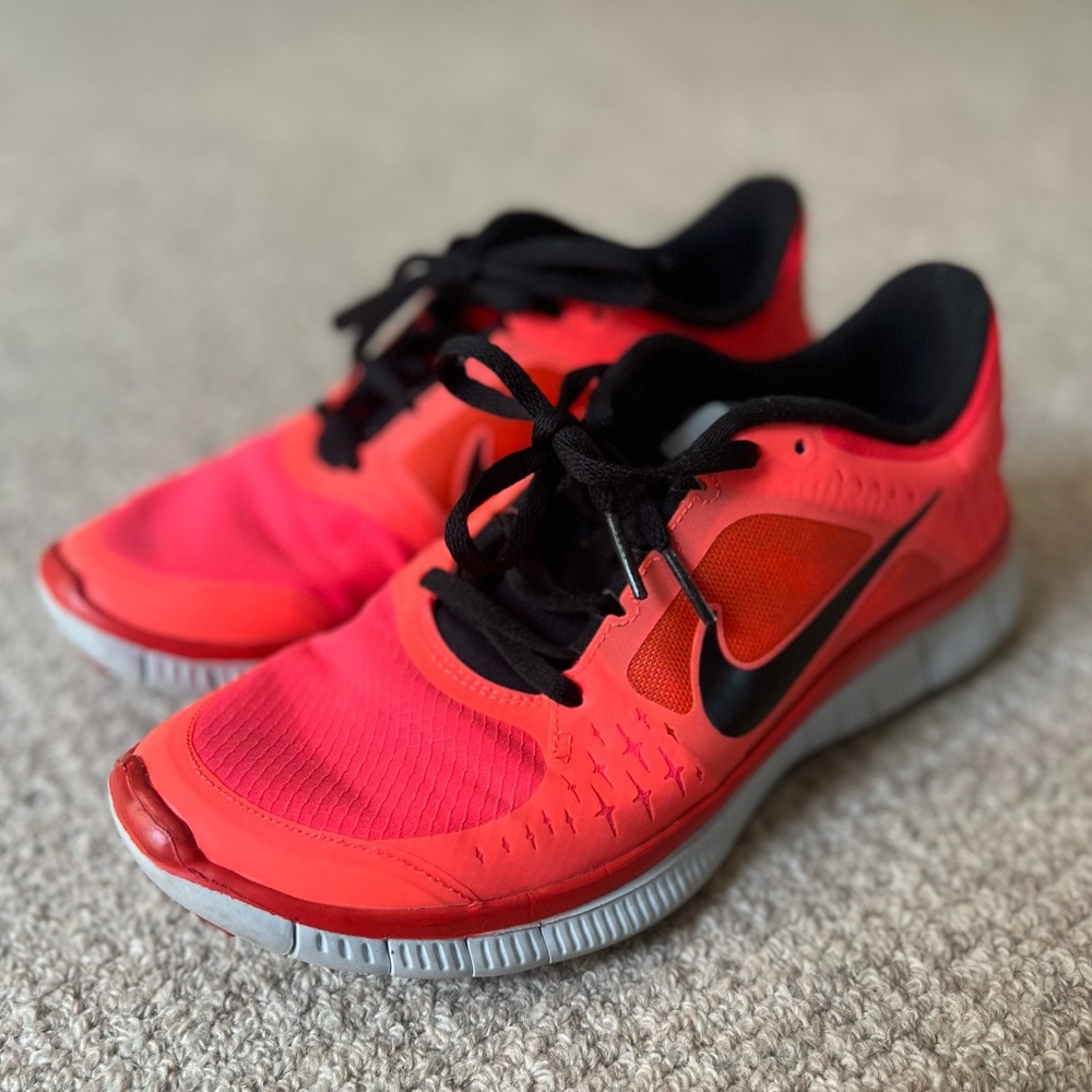 👟 NIKE FREE RUN SHIELD BRIGHT ORANGE - MENS SIZE 7.5 [RARE BUY]